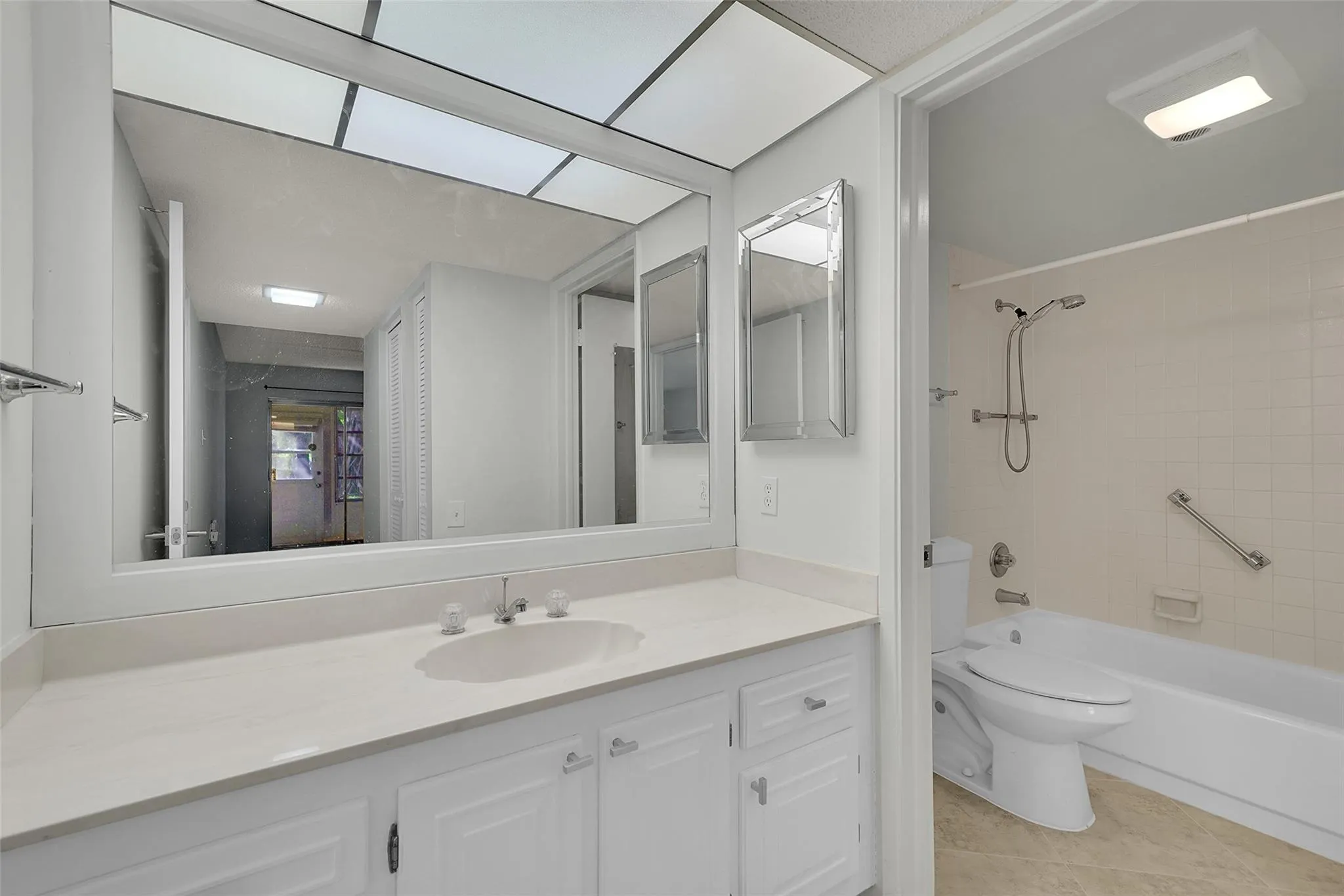 2612 Nassau Bnd, #D1