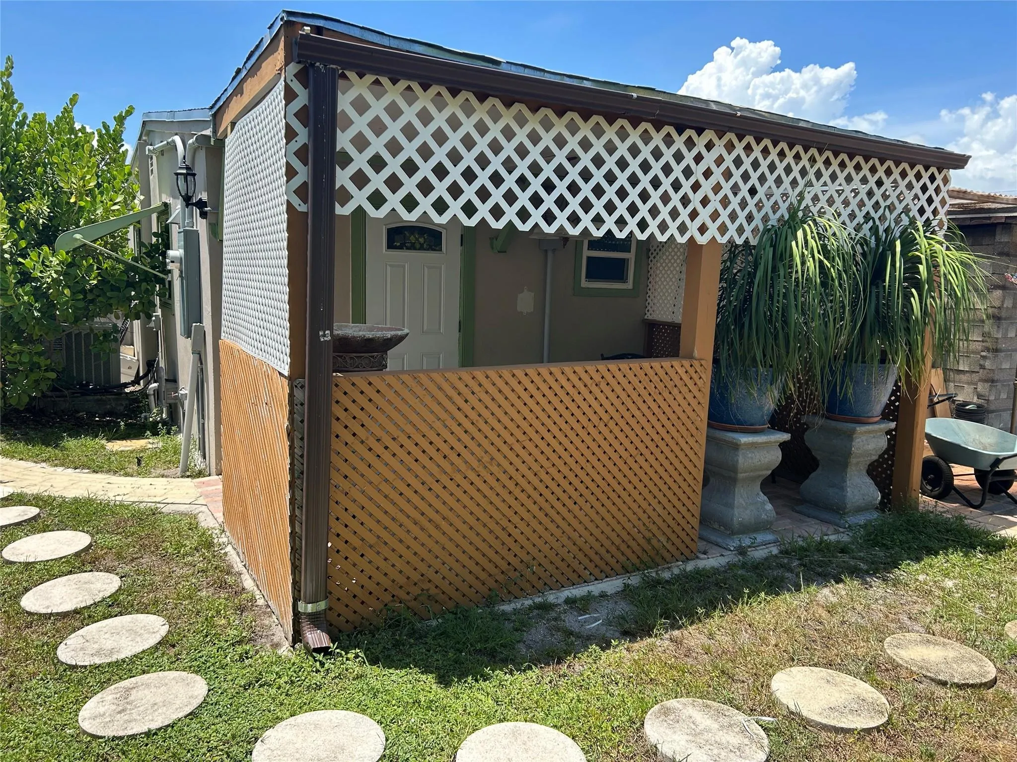 1213 NW 11th Ct