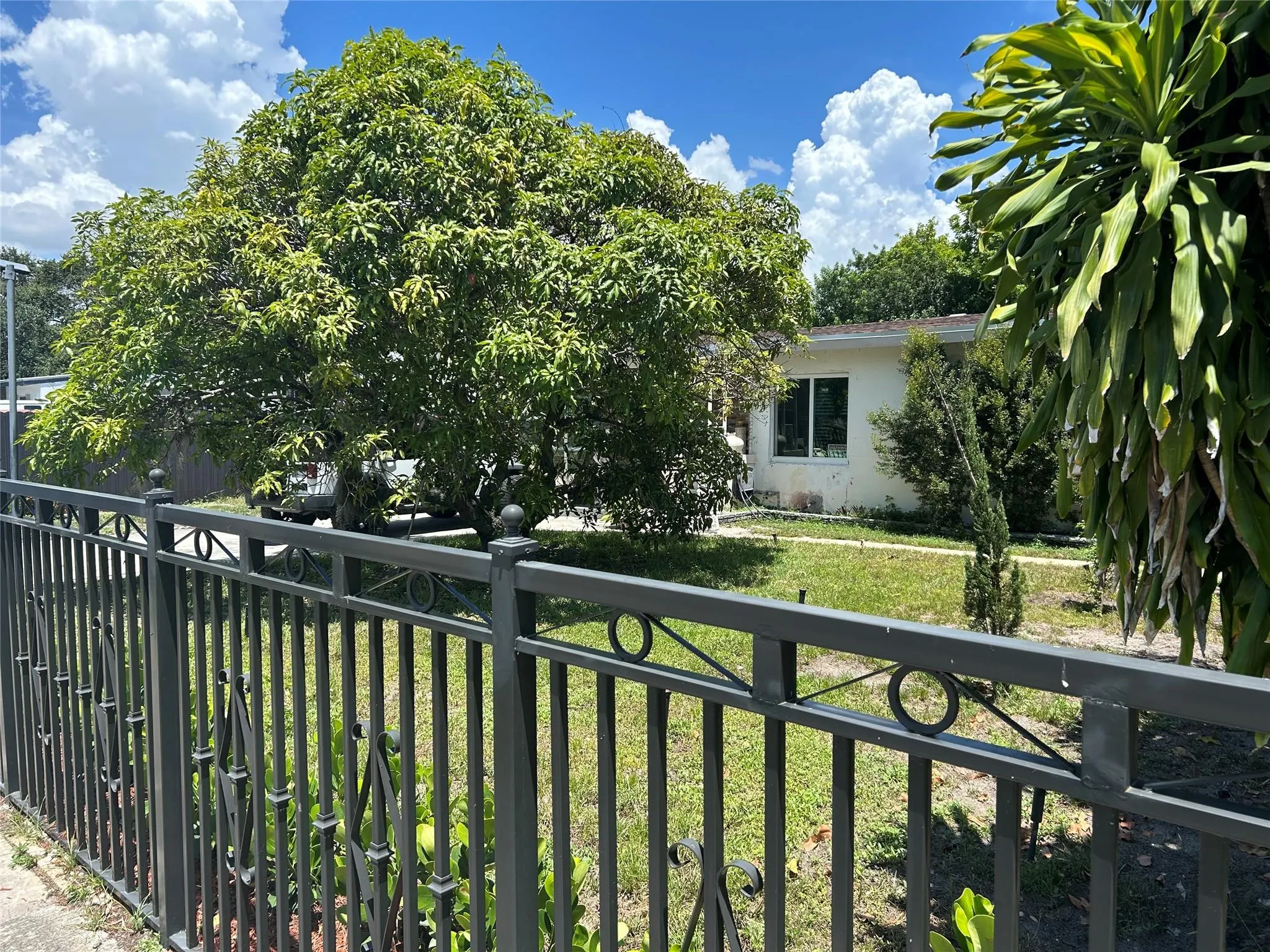 1213 NW 11th Ct