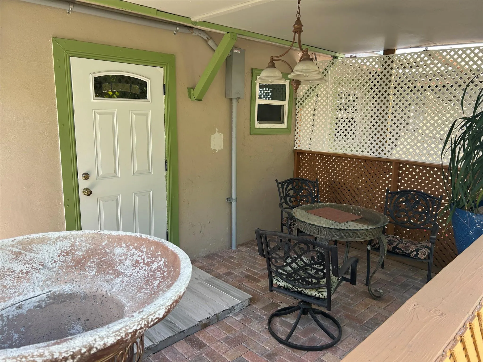 1213 NW 11th Ct