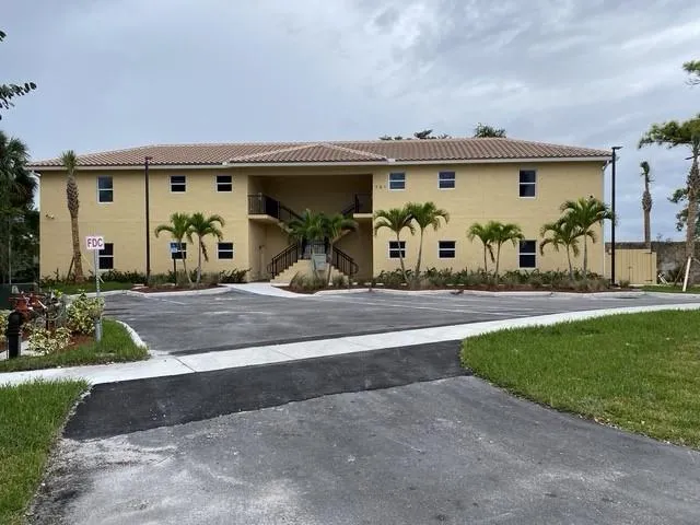 701 SW 10th Dr