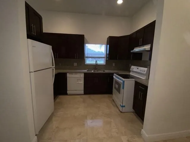 701 SW 10th Dr
