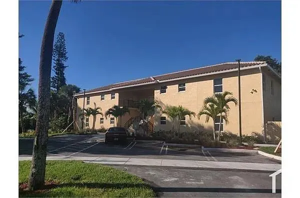 701 SW 10th Dr