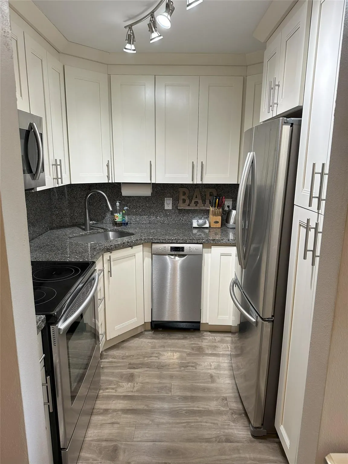 3200 NE 7th Ct, #208C