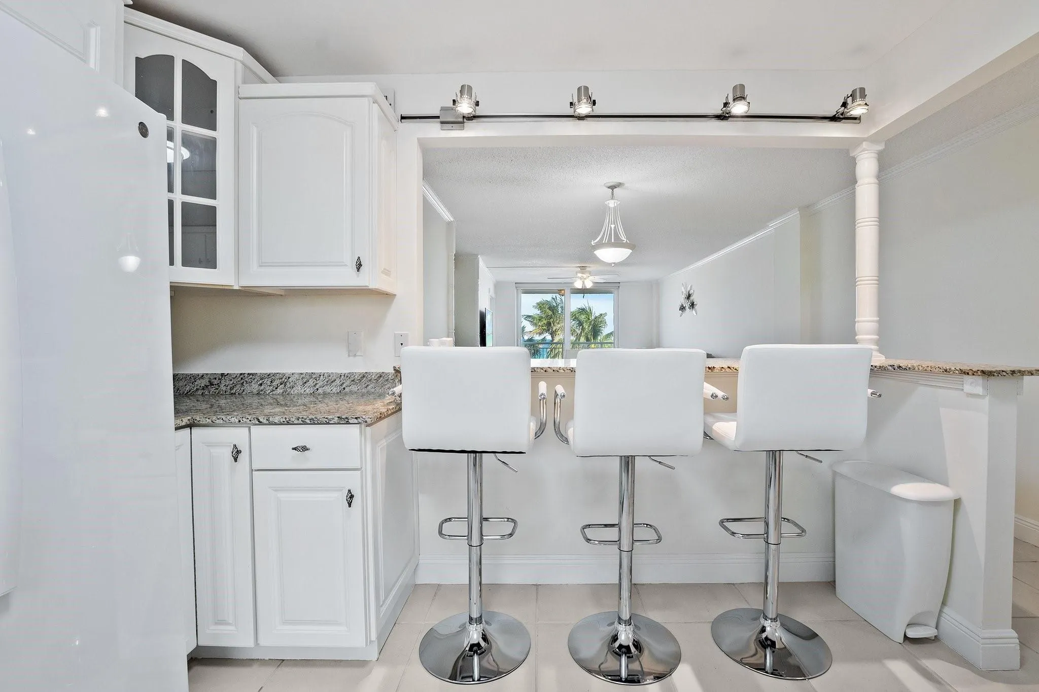 1051 Hillsboro Mile, #305E