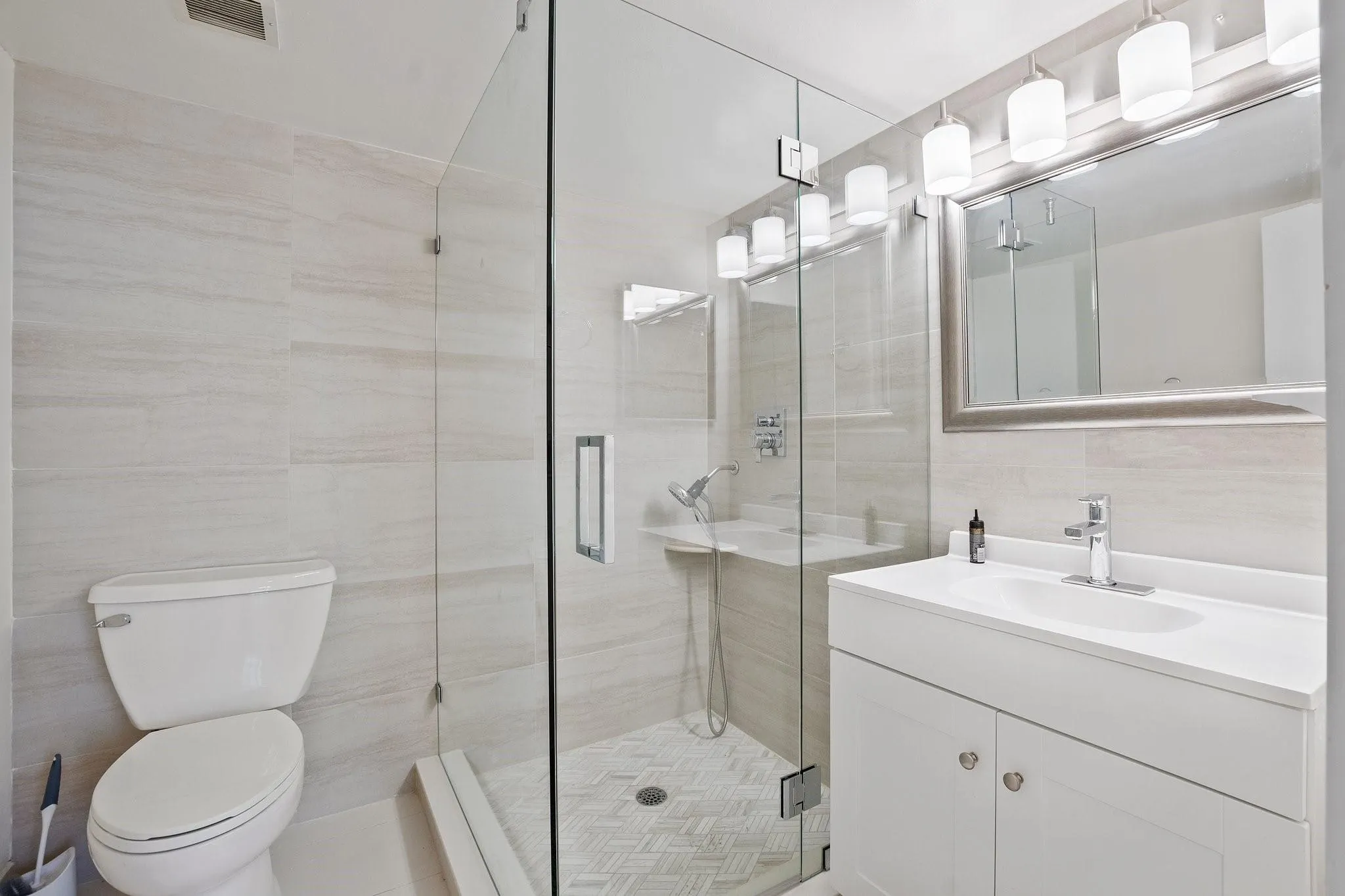 1051 Hillsboro Mile, #305E