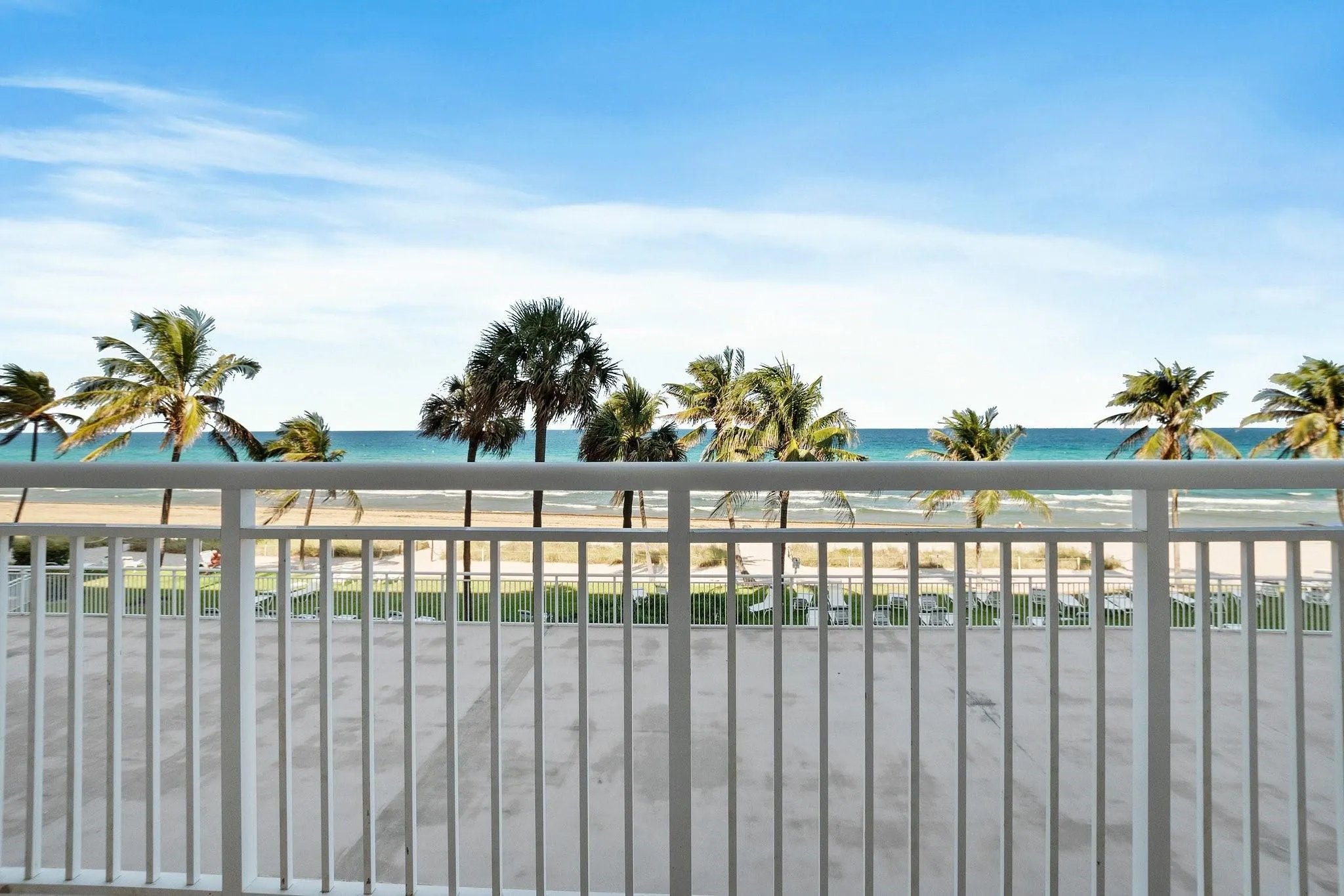 1051 Hillsboro Mile, #305E