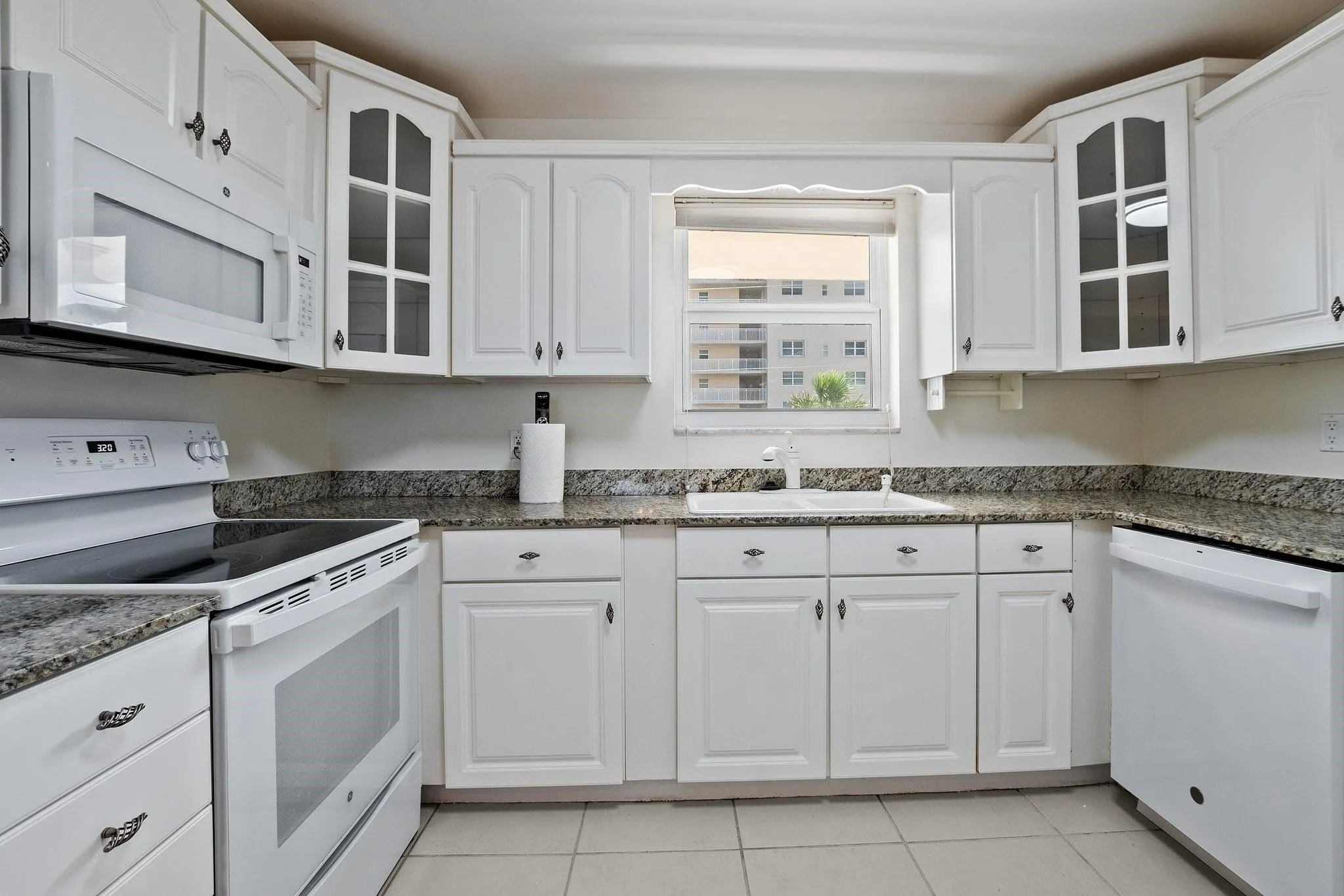 1051 Hillsboro Mile, #305E