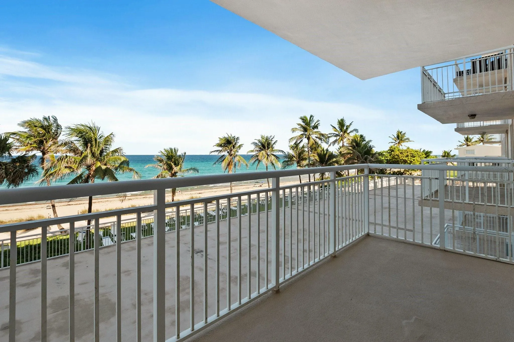 1051 Hillsboro Mile, #305E