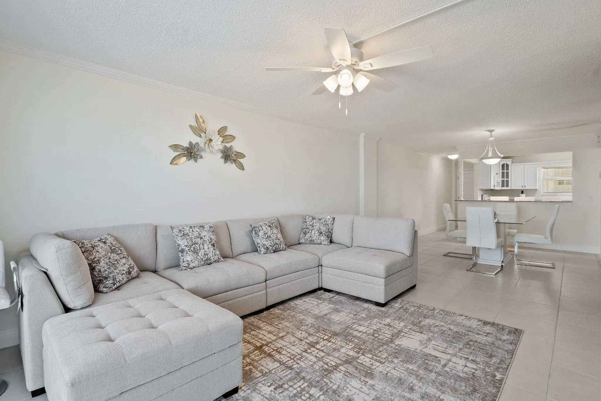 1051 Hillsboro Mile, #305E