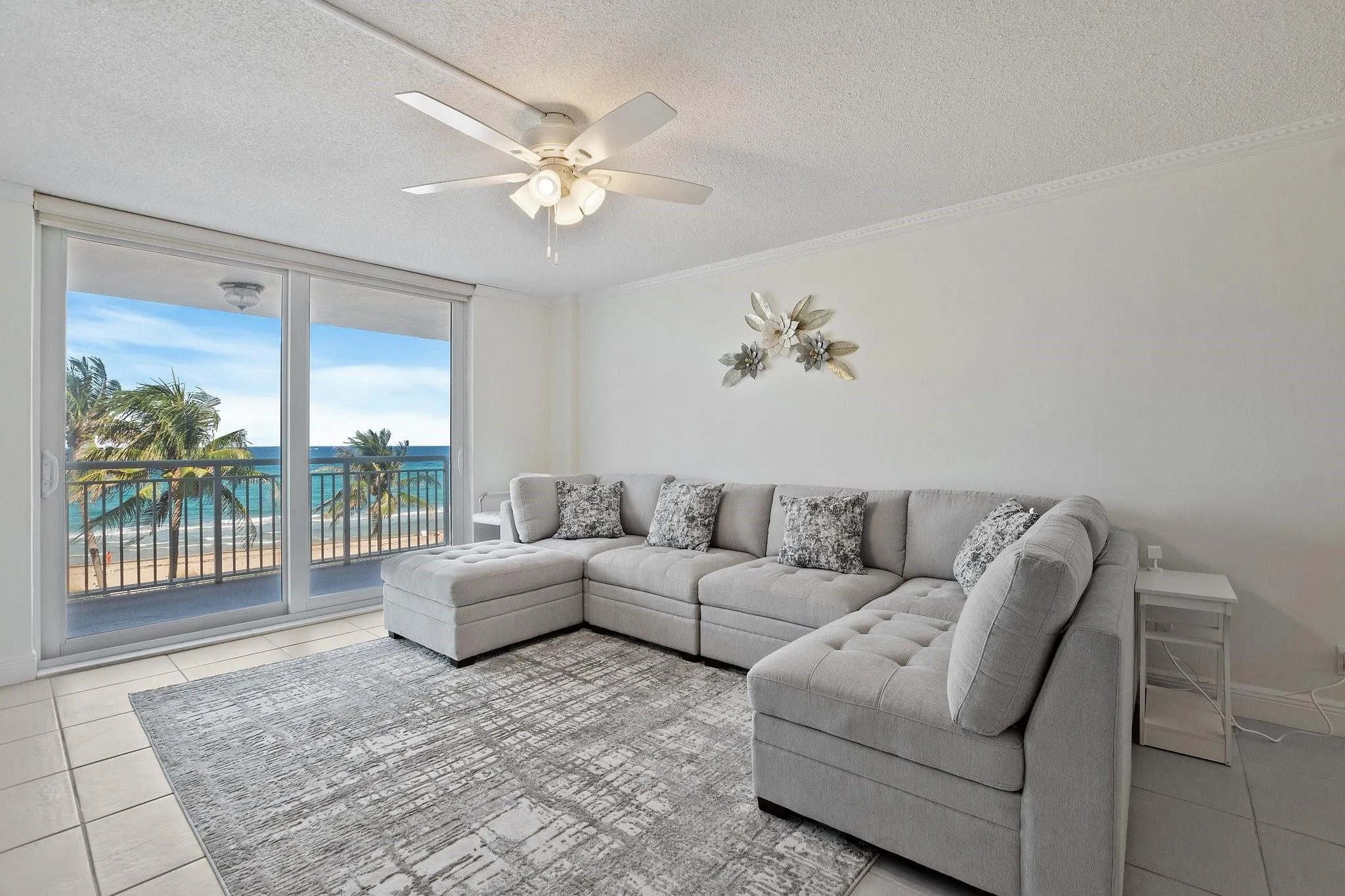 1051 Hillsboro Mile, #305E