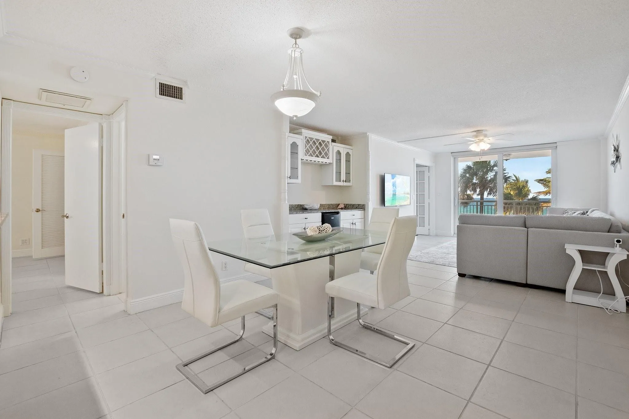 1051 Hillsboro Mile, #305E