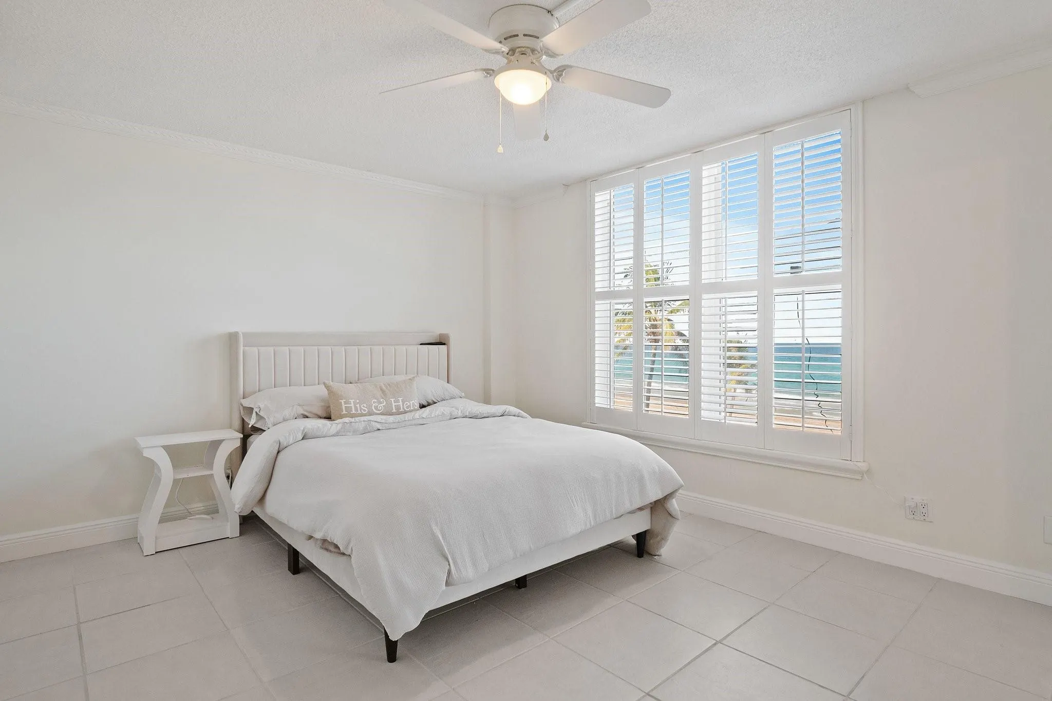 1051 Hillsboro Mile, #305E