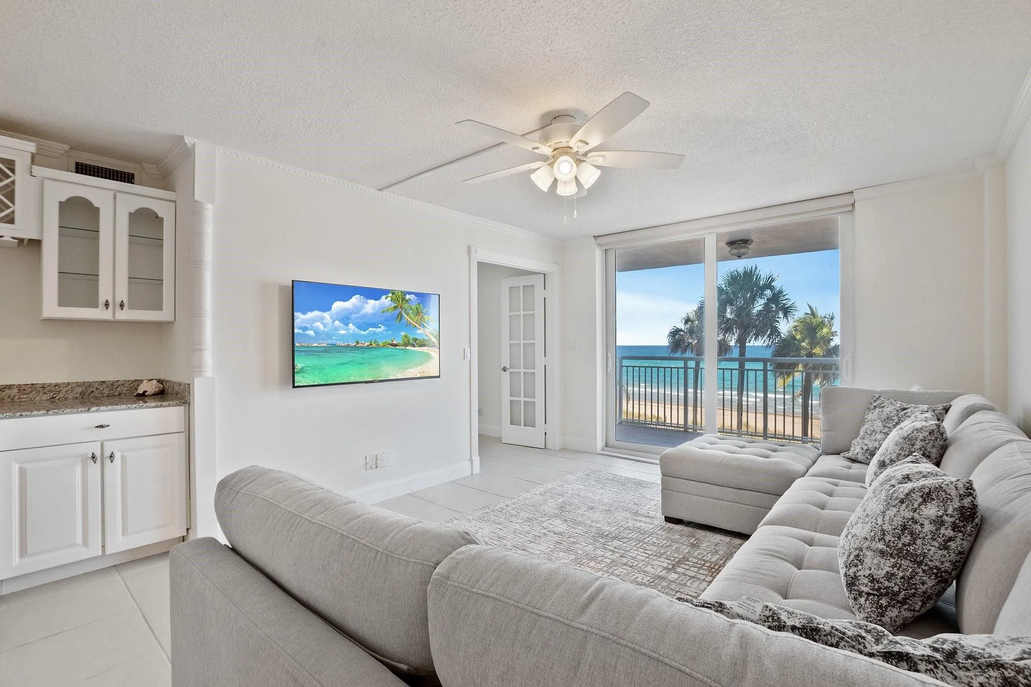 1051 Hillsboro Mile, #305E