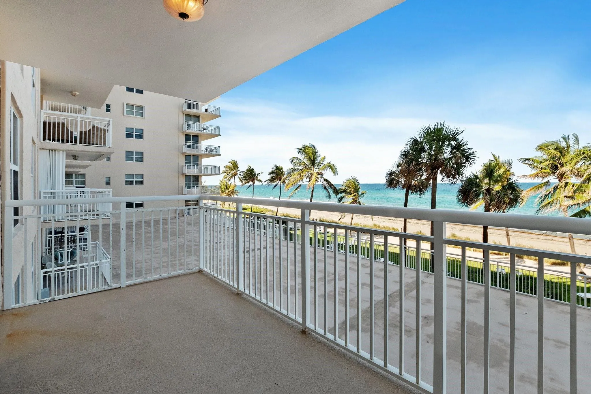 1051 Hillsboro Mile, #305E