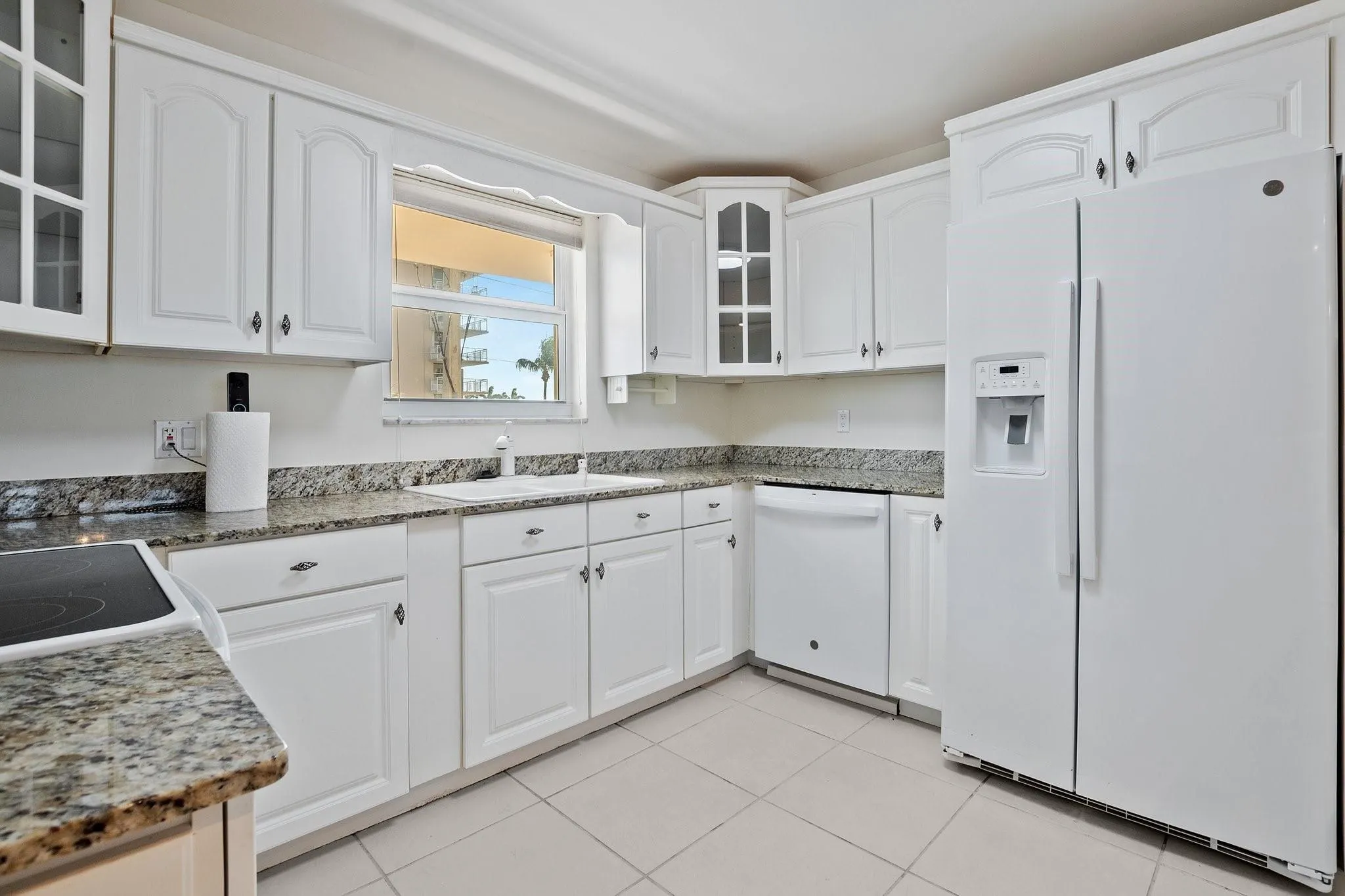 1051 Hillsboro Mile, #305E