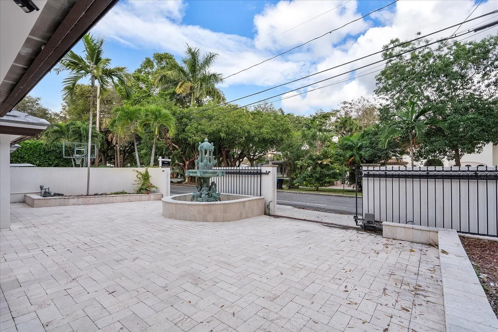 1421 PONCE DE LEON