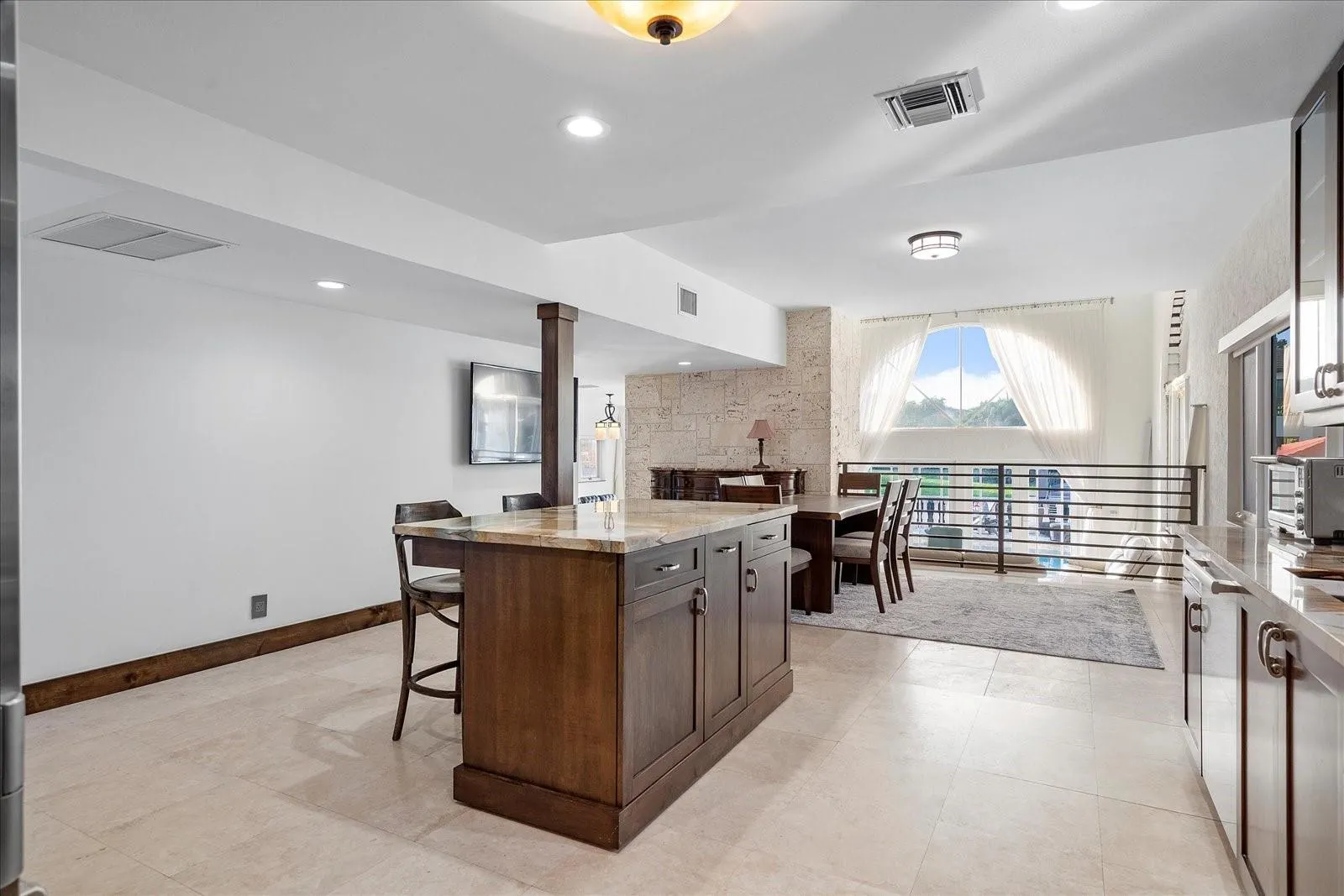 1421 PONCE DE LEON