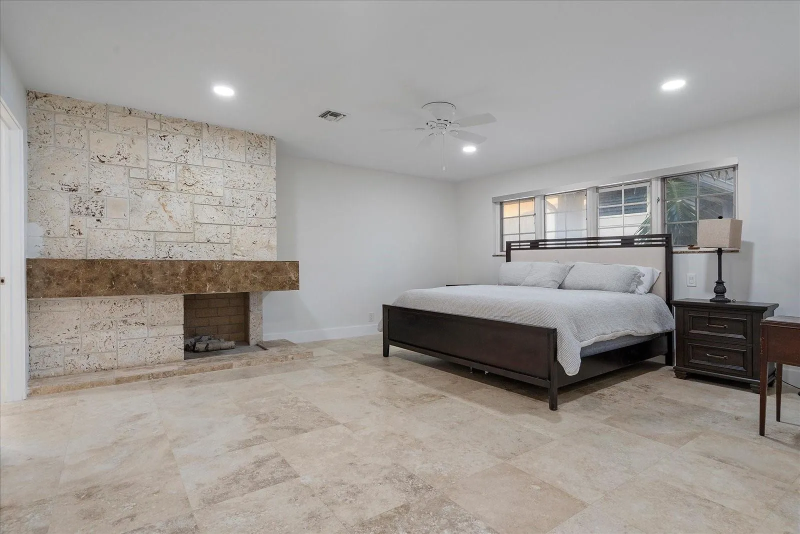 1421 PONCE DE LEON