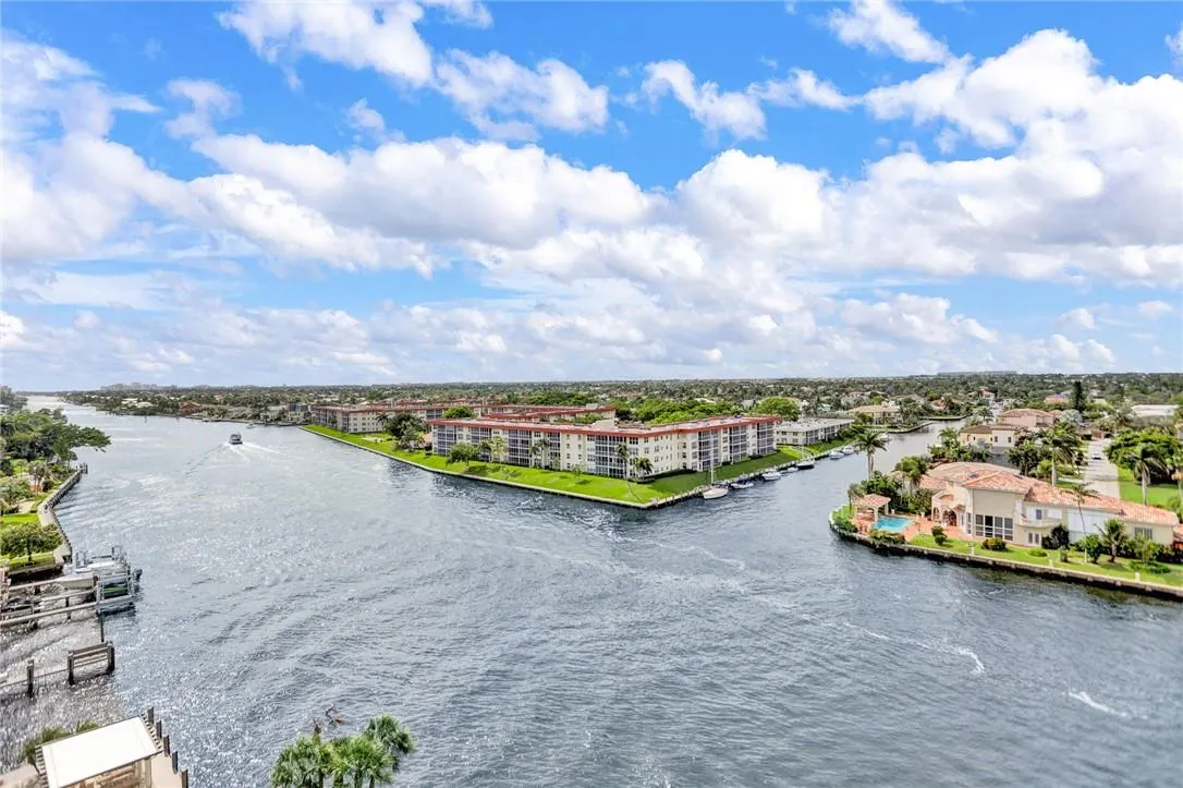 1160 Hillsboro Mile, #904