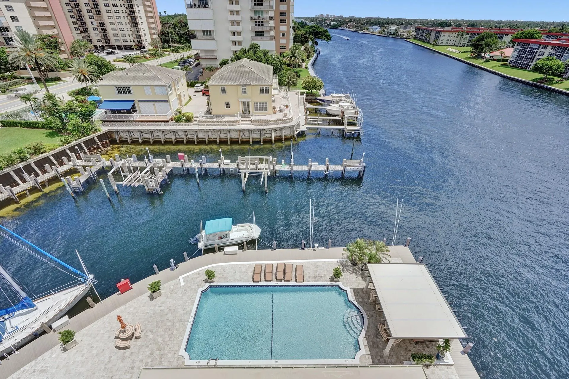 1160 Hillsboro Mile, #904
