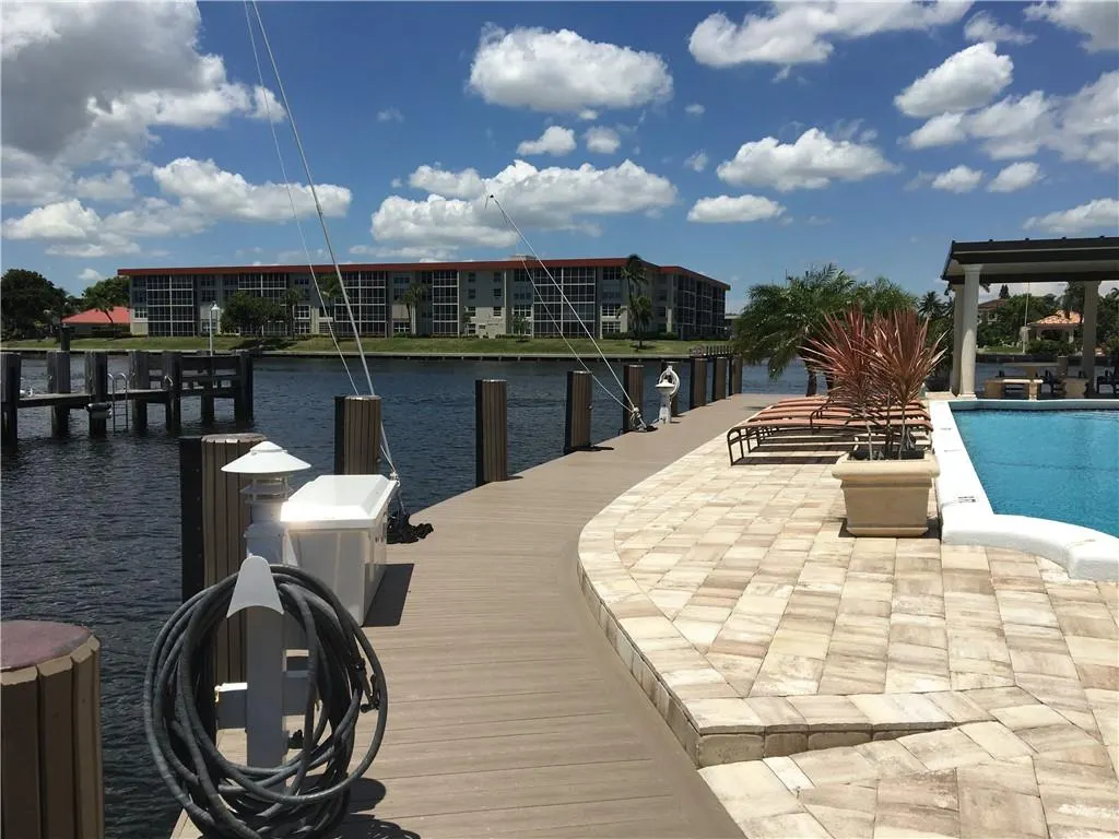 1160 Hillsboro Mile, #904