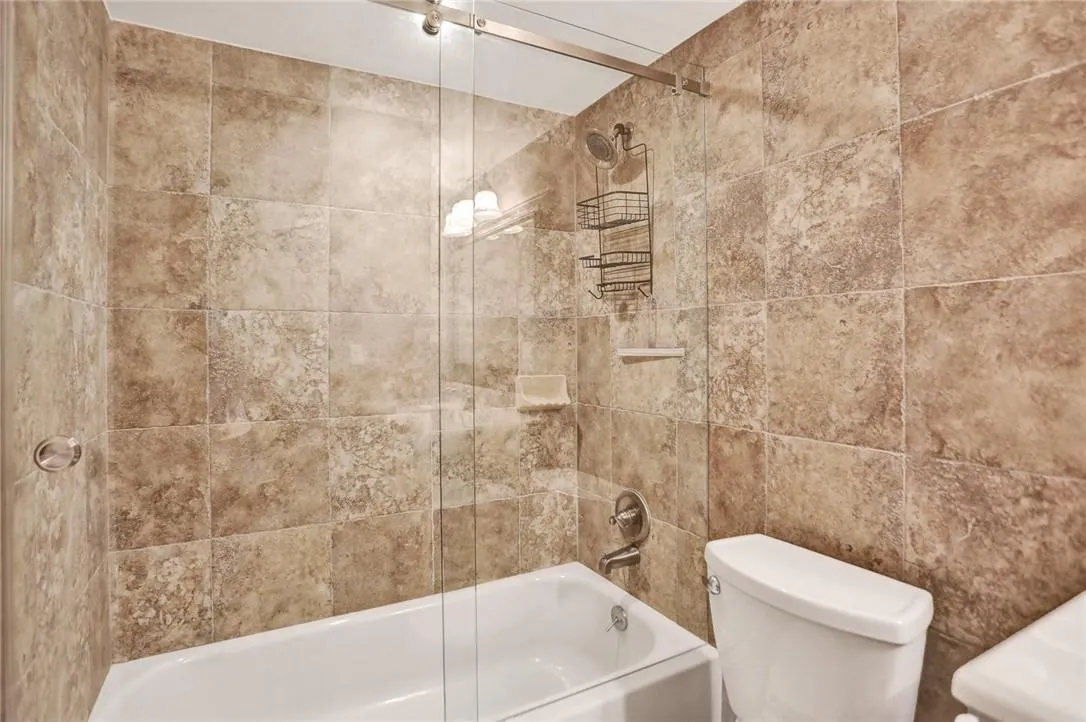 1160 Hillsboro Mile, #904