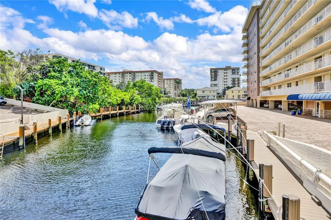1160 Hillsboro Mile, #904