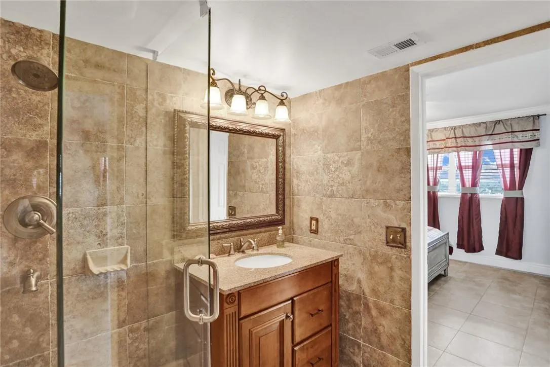 1160 Hillsboro Mile, #904