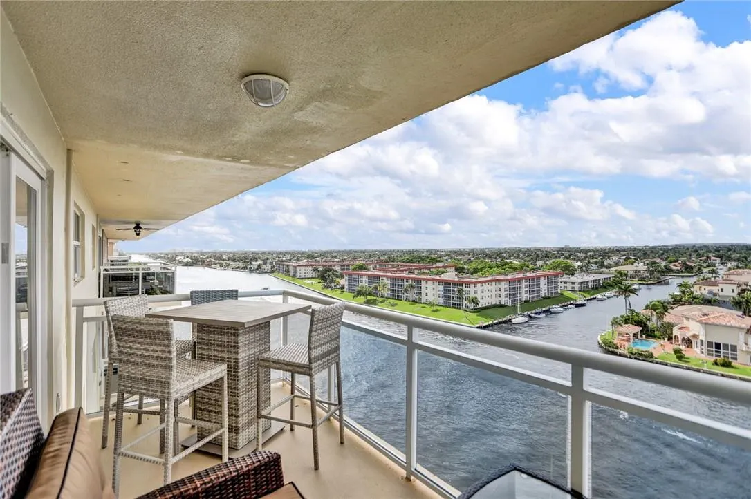 1160 Hillsboro Mile, #904
