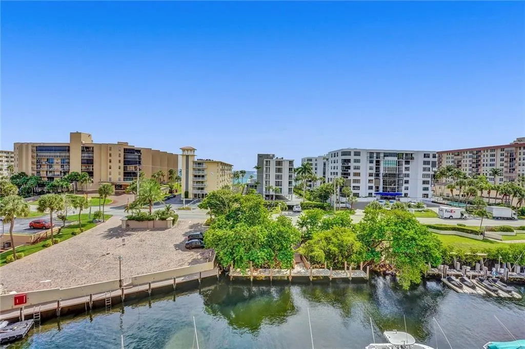1160 Hillsboro Mile, #904