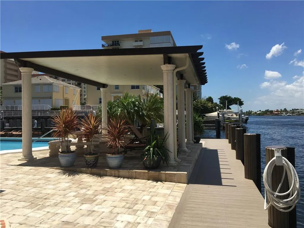 1160 Hillsboro Mile, #904