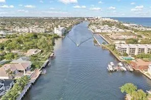 1160 Hillsboro Mile, #904