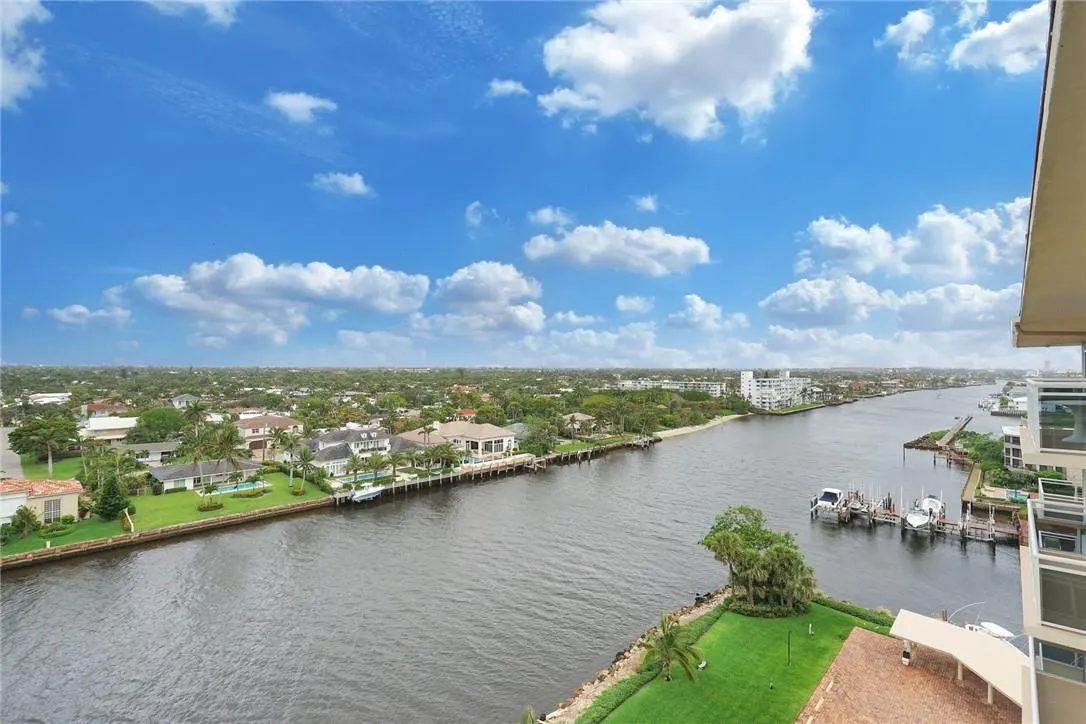 1160 Hillsboro Mile, #904