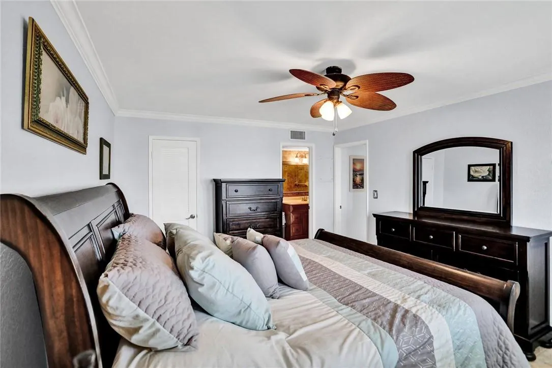 1160 Hillsboro Mile, #904