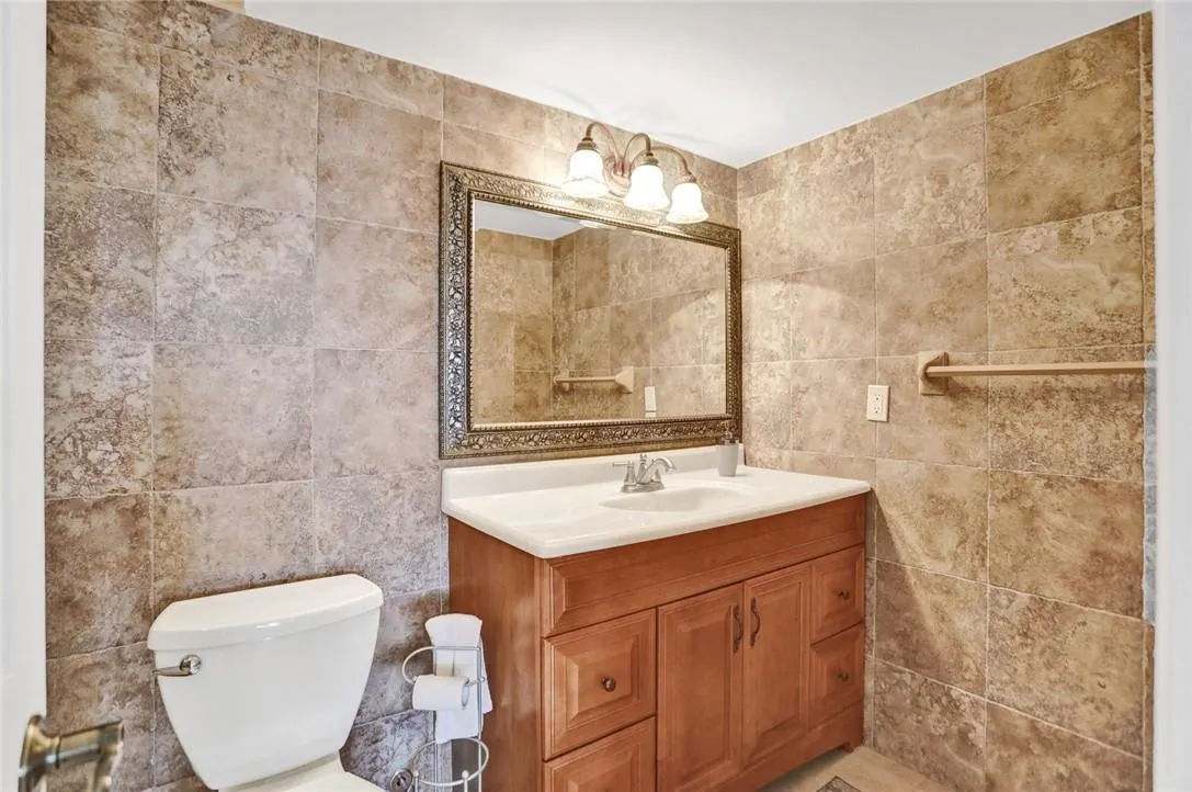 1160 Hillsboro Mile, #904