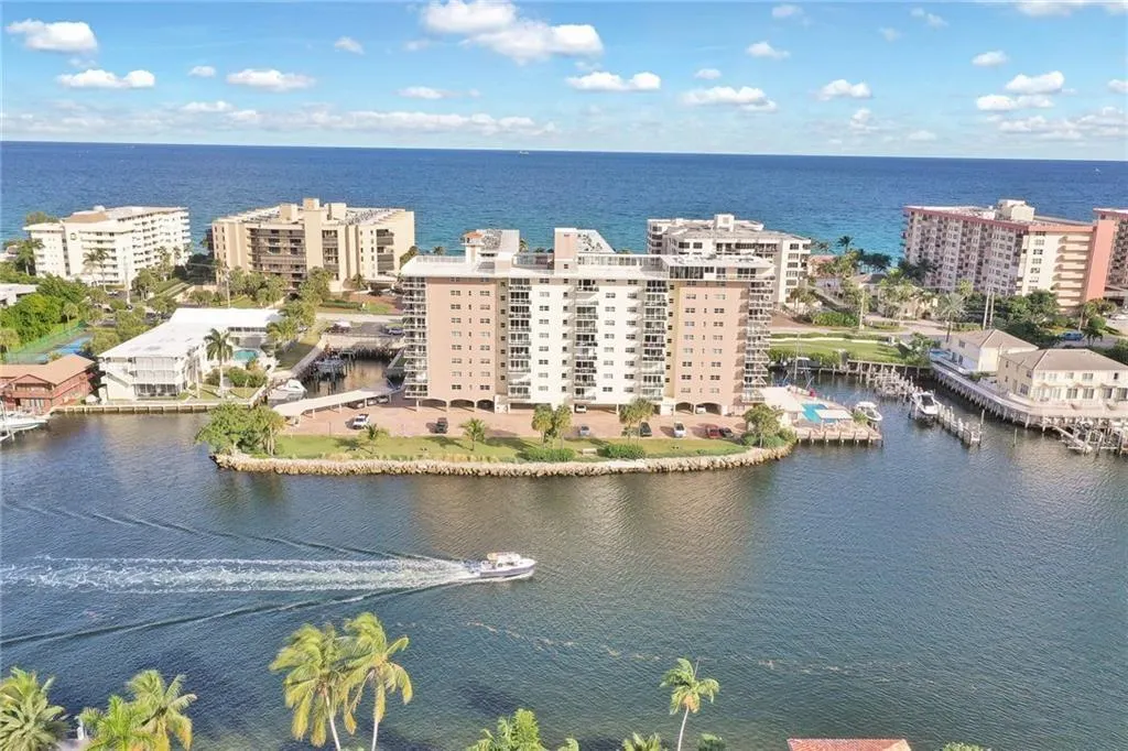 1160 Hillsboro Mile, #904