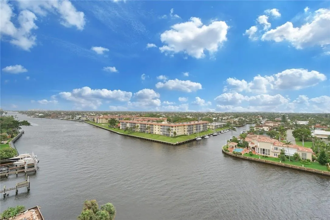 1160 Hillsboro Mile, #904