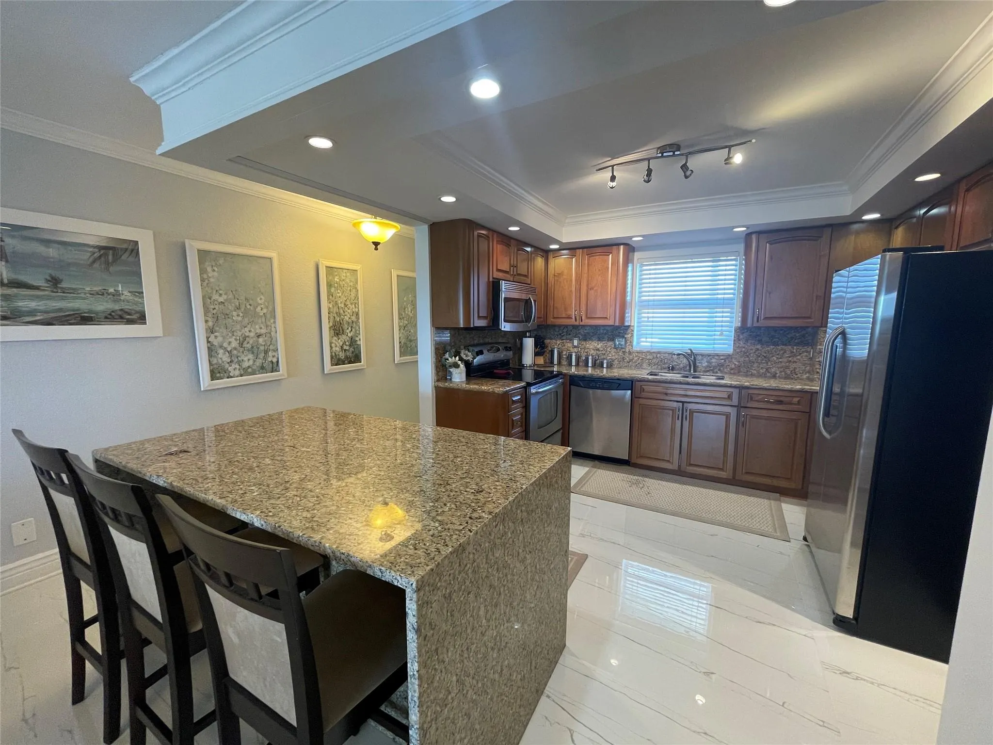 1160 Hillsboro Mile, #904