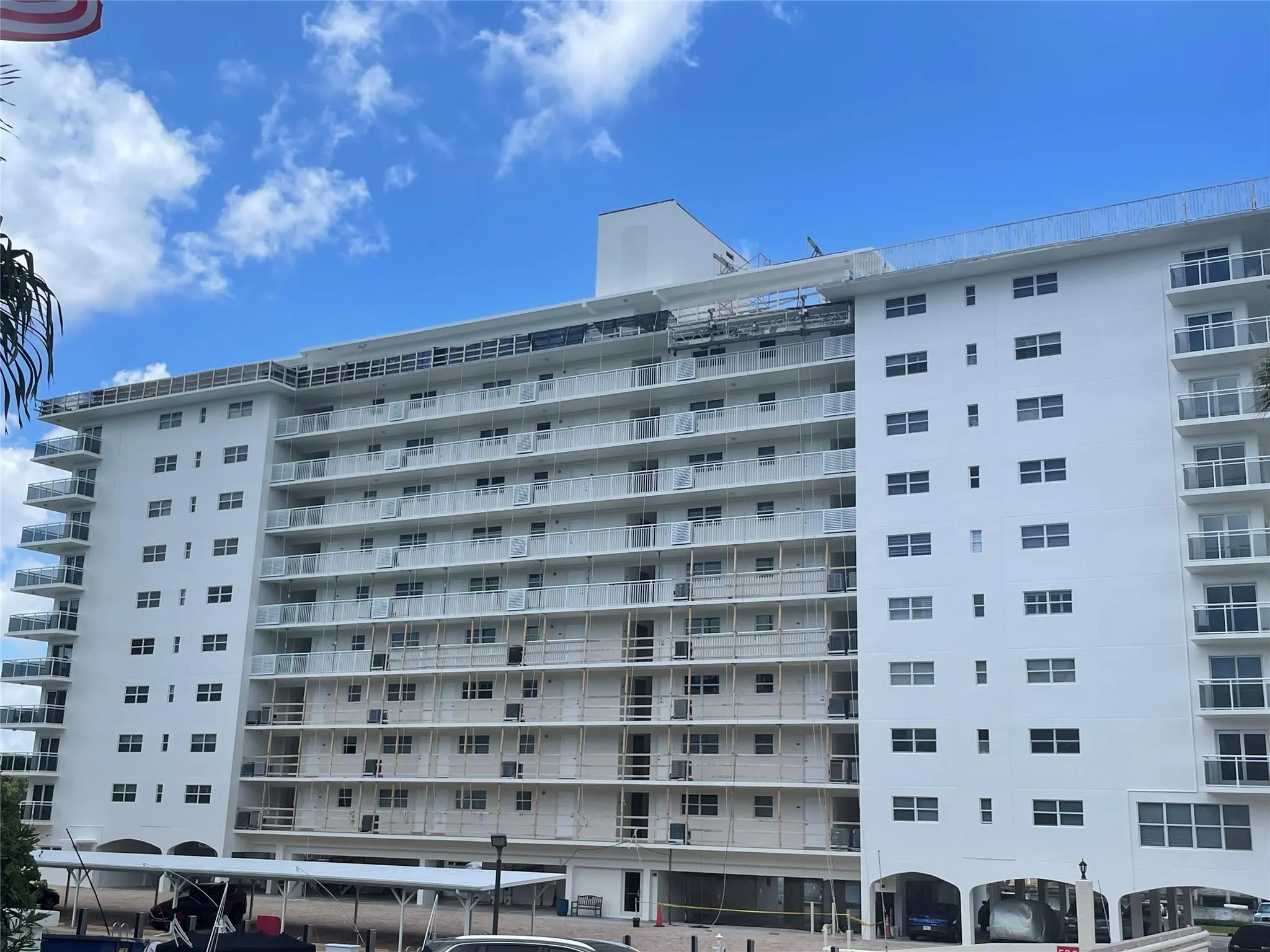 1160 Hillsboro Mile, #904