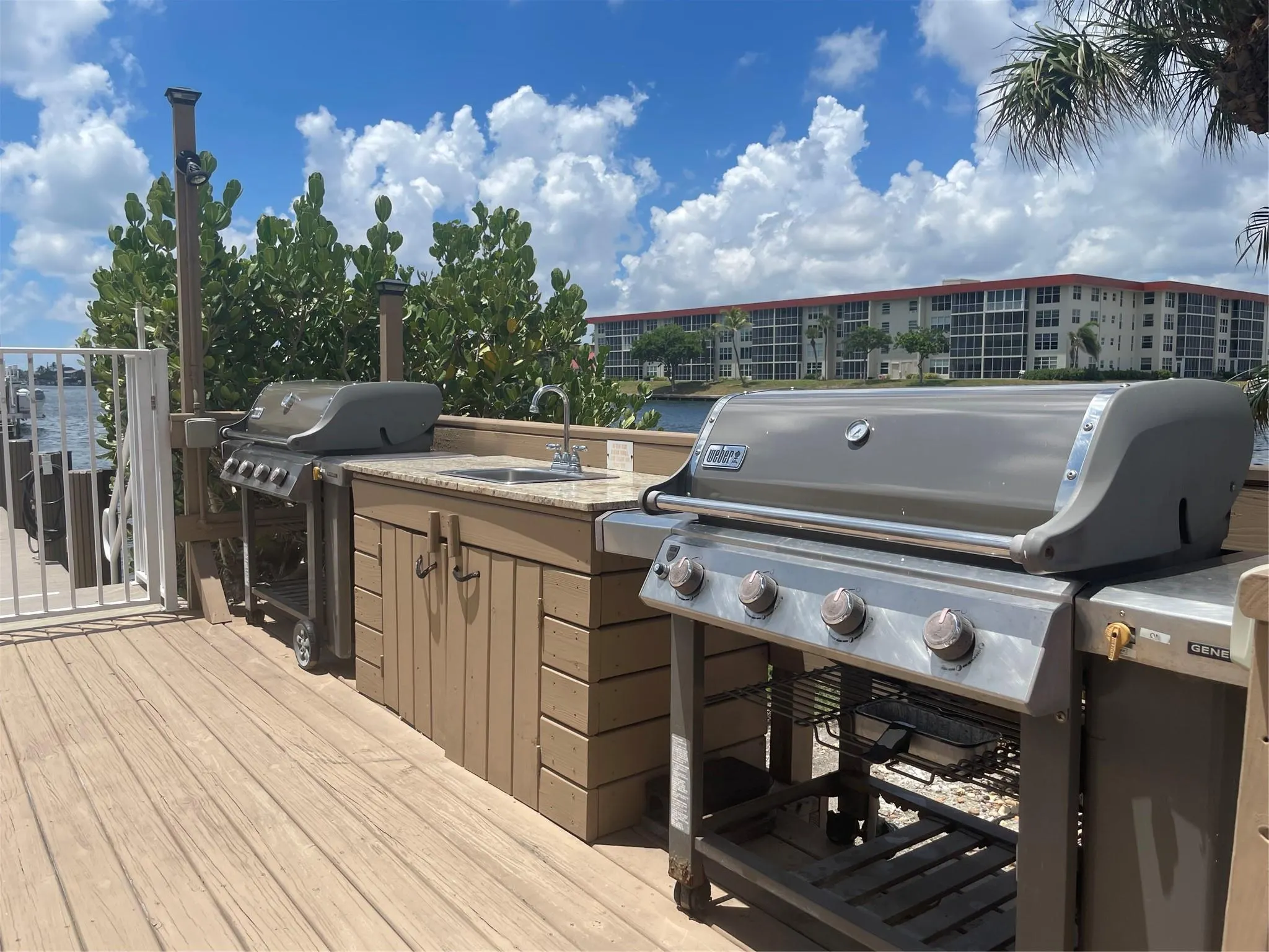 1160 Hillsboro Mile, #904