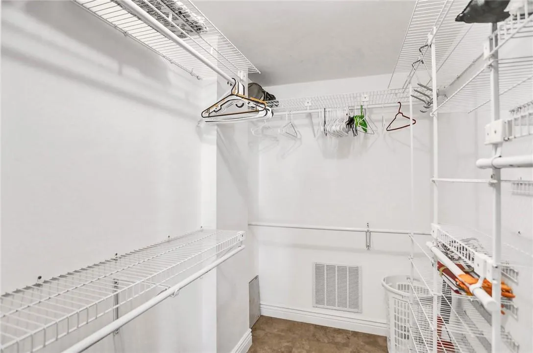 1160 Hillsboro Mile, #904