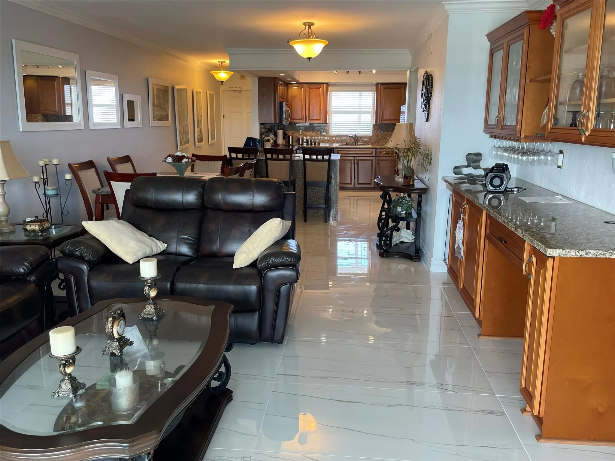 1160 Hillsboro Mile, #904