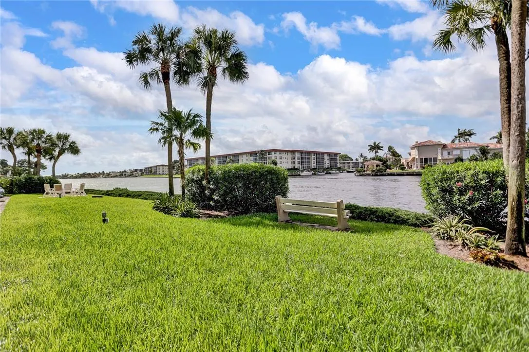 1160 Hillsboro Mile, #904