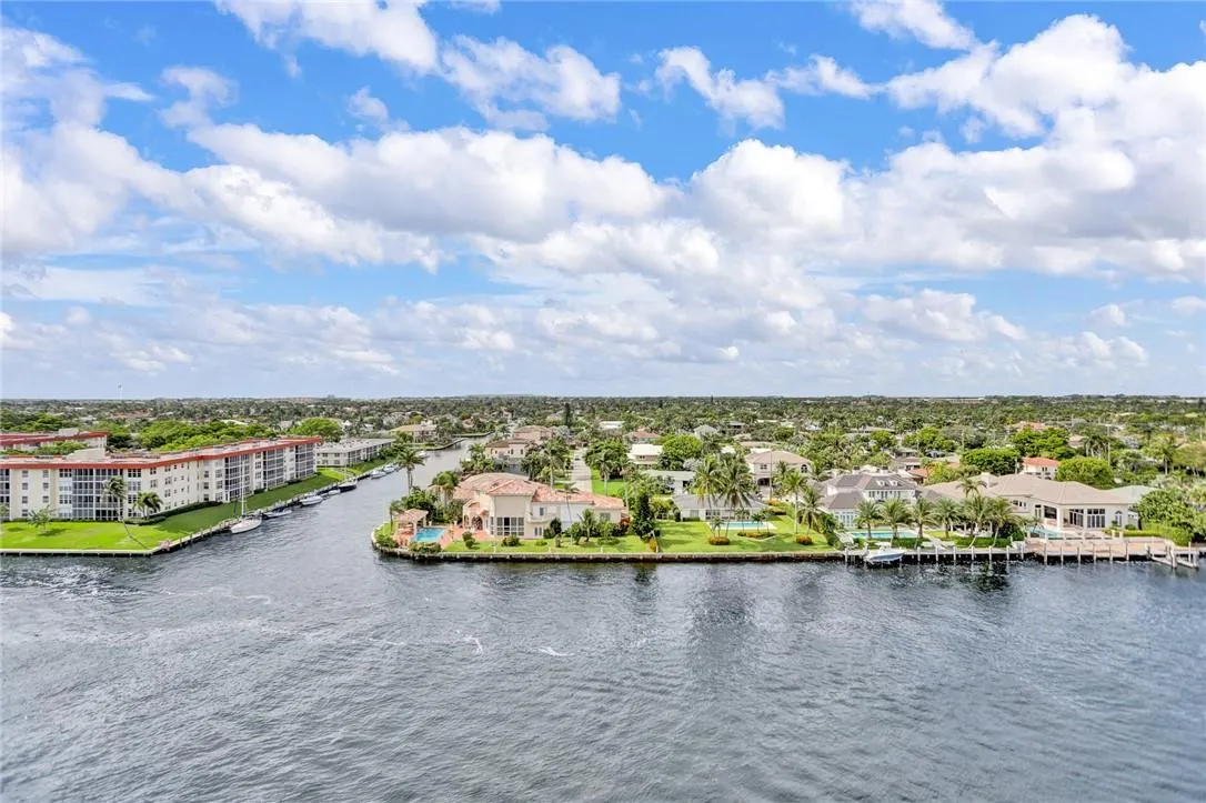 1160 Hillsboro Mile, #904