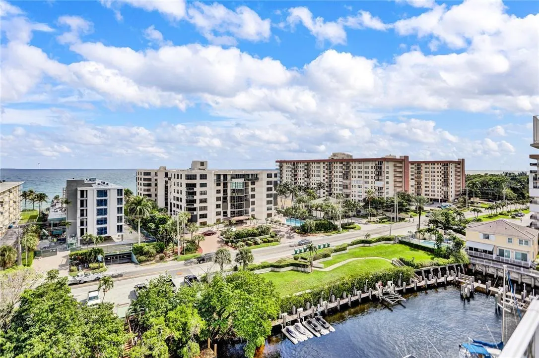 1160 Hillsboro Mile, #904