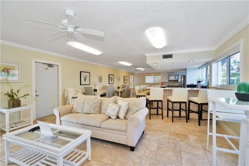 1160 Hillsboro Mile, #904