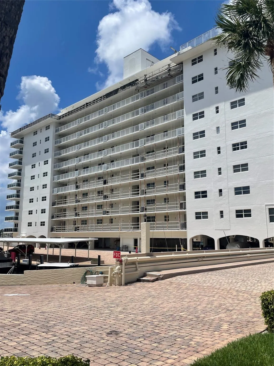 1160 Hillsboro Mile, #904
