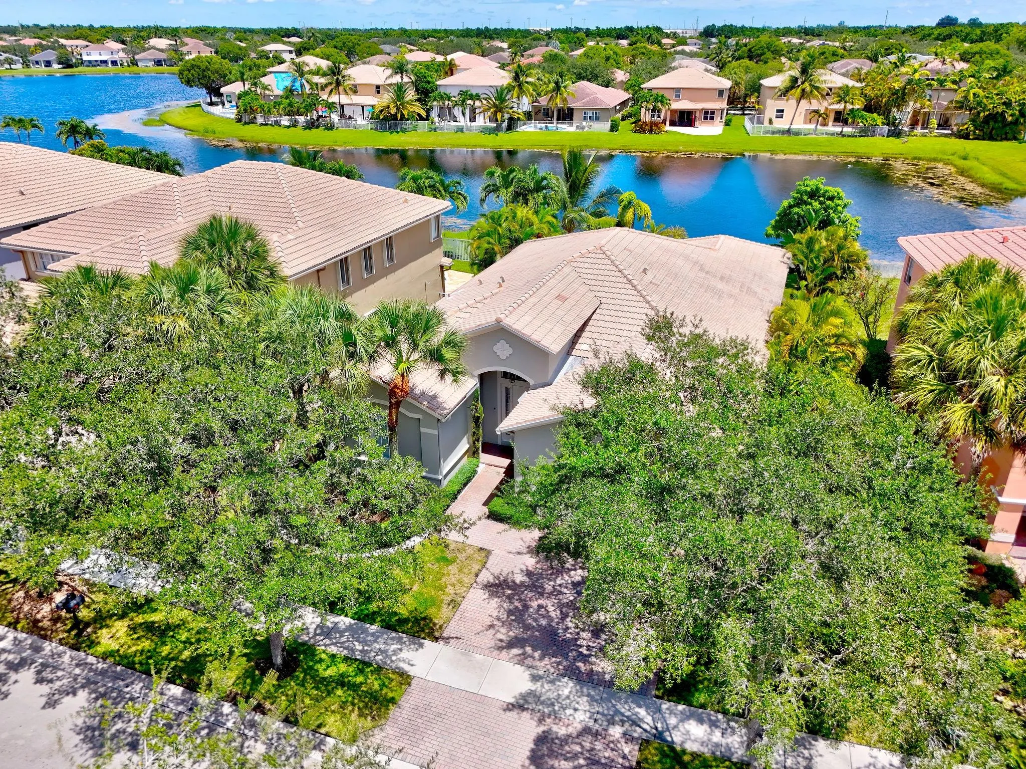 4422 Laurel Pl