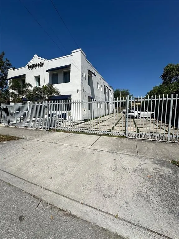 165 NW 39th St, #05